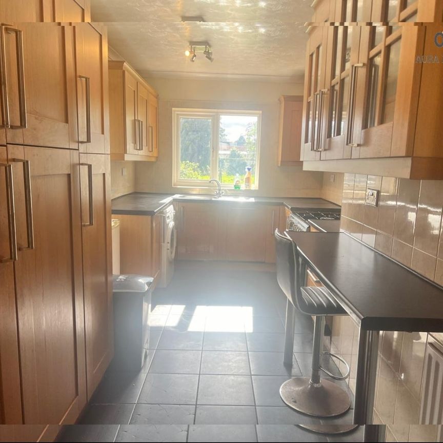 5 Bed Detached House, Linden Road, LU4 - Photo 1
