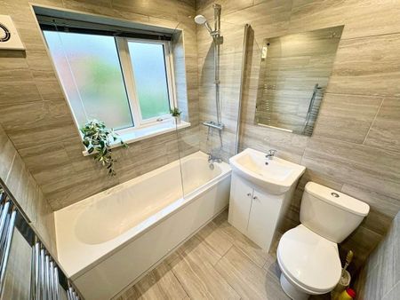 Wellstone Garth, Bramley, Leeds - Photo 3