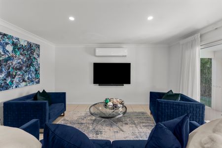 22 Maureen Court, Broadbeach Waters QLD 4218 - House For Rent | Domain - Photo 5