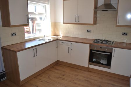 2 bedroom terraced house to rent - Photo 4