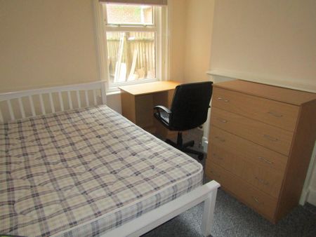 4 bedroom terraced house to rent - Photo 2