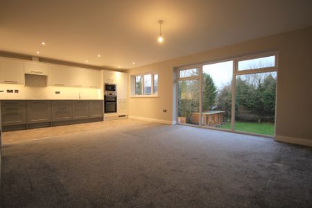 Outwood Road, Cheadle, SK8 3JL - Photo 5