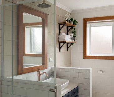 Stunning | Chic | Vibrant - Photo 6