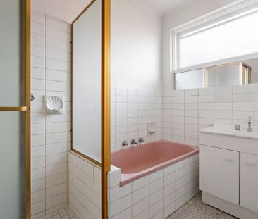 Under Application - Photo 2