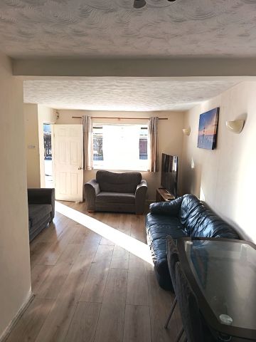 2 Bed Semi-Detached House, Dallow Road, LU1 - Photo 5