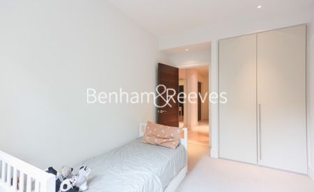 3 Bedroom flat to rent in Thornwood Gardens, Kensington, W8 - Photo 2