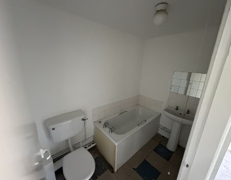 First Floor Flat, Mill Court, Great Haywood, Stafford, ST18 0RX - Photo 5