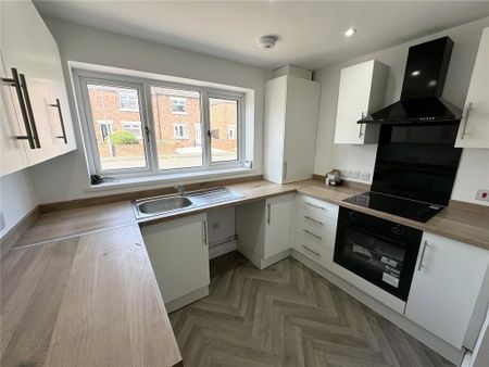 3 bedroom semi-detached house to rent - Photo 4