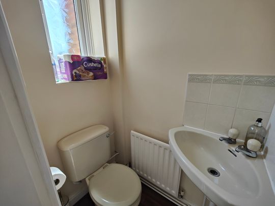 2 bedroom house to rent Wheatsheaf Close, Burgess Hill, RH15 - Photo 1