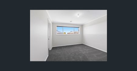 Stylish near-new family home boasting impressive street presence. - Photo 5