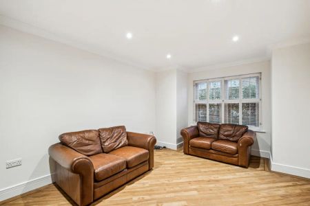 4 bedroom house in Putney - Photo 3