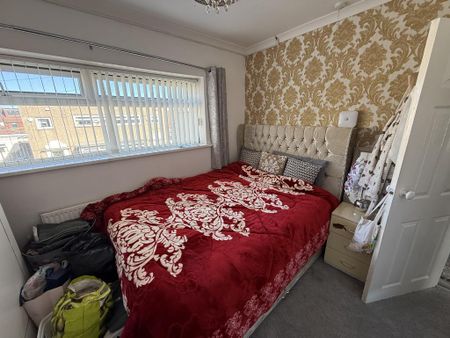3 bedroom semi-detached house to rent - Photo 4