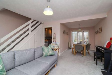 Russet Close, Market Harborough, LE16 - Photo 2