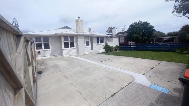 Secure 3 bedrooms home close to River - Photo 1