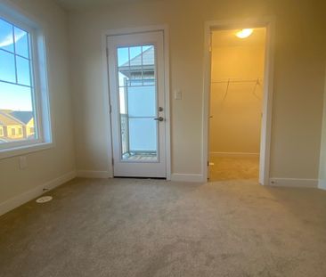 Townhouse For Lease | X8069844 - Photo 5