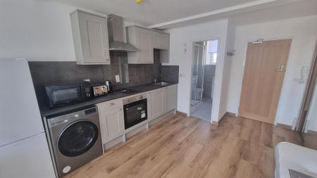 1 bedroom private hall to rent - Photo 4