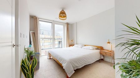 3 bedroom flat to rent - Photo 4