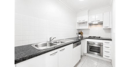 Resort-Style Apartment in the Heart of Chatswood - Near Station! - Photo 3