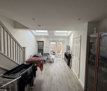 3 Bed Semi-Detached House, Norbury Avenue, CR7 - Photo 1