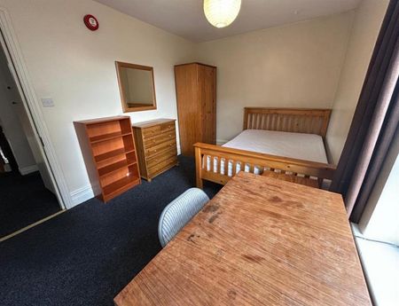 9 Bedroom Semi Detached To Let - Photo 5