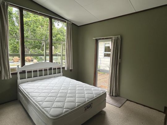 Sunny and inviting! - Photo 1