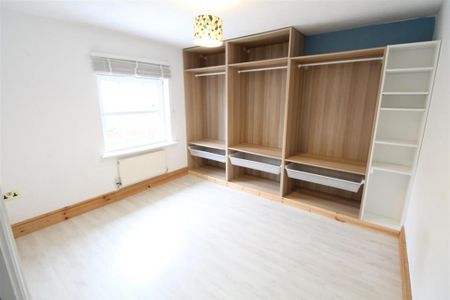 4 bedroom link detached house to rent - Photo 4