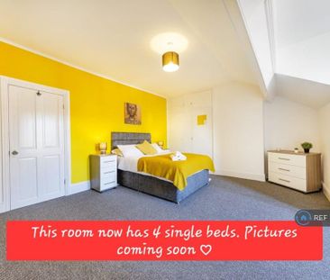 3 bedroom flat to rent - Photo 4