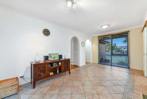 Comfortable Family Living in a Quiet Court Setting - Photo 1