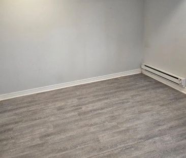 223 Fairview Avenue #Basement - Photo 5