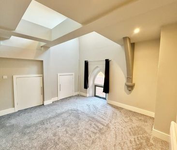 2 bedroom mews to rent - Photo 2