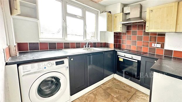 5 bedroom house to rent Brendon Avenue, Luton, Bedfordshire, LU2 - Photo 1