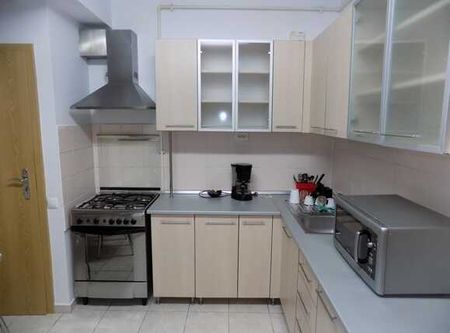 3 camere, 90 mp, parcare, garaj, prima inchiriere, zona strazii Liviu Rebreanu - Photo 2