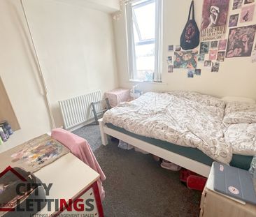 8 Bedroom Semi-Detached House - Photo 5