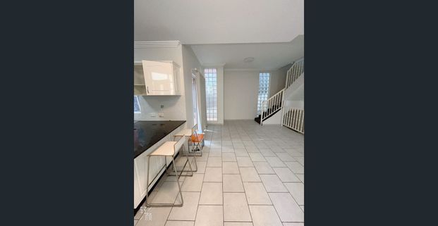 Fully Furnished-Duplex House! Great location & Quiet Environment! CONFIRM THE LEASE TERM IN ADVANCE! - Photo 1