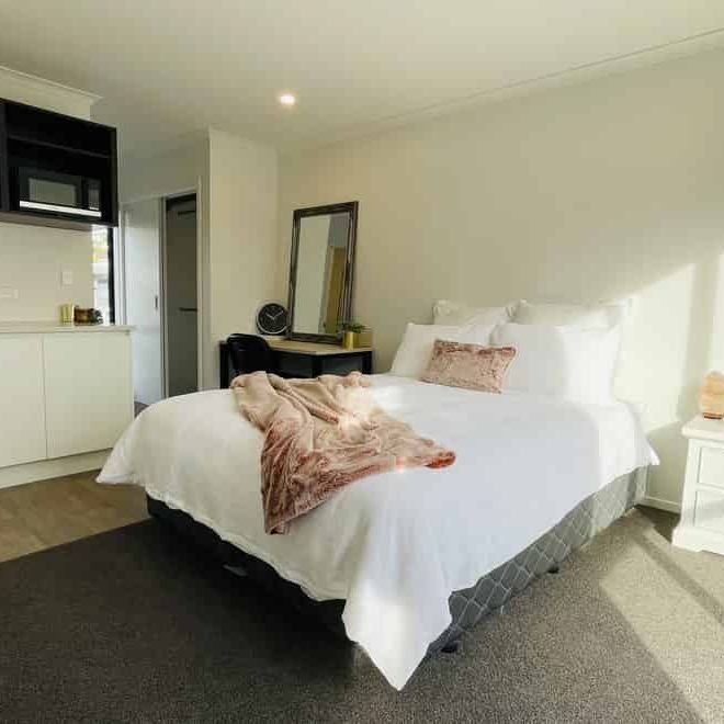 WATER, POWER + INTERNET ALL INCLUDED! - Photo 1