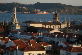 2 Bedroom Apartment with balcony, Belém, Lisboa