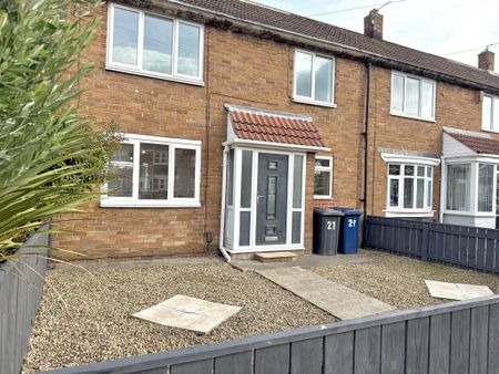 3 bedroom terraced house to rent - Photo 2