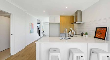 Modern, Sleek & Perfectly Positioned - Photo 5