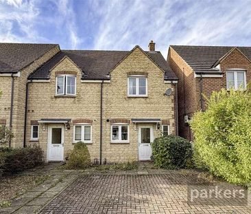 Chamberlain Close, Carterton, Oxfordshire, OX18 - Photo 2