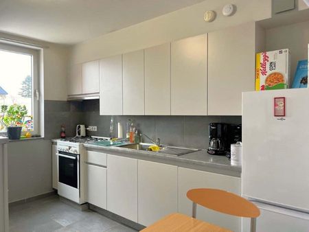 Duplex-appartement met 2 slaapkamers, balkon en garage. - Photo 4
