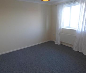3 bedroom end of terrace house to rent - Photo 2