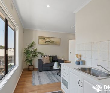 Spacious Family Home with 7 Bedrooms in Prime Sunshine North Location - Photo 1