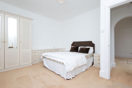 3 bed flat to rent in Sandbourne Road, Bournemouth, BH4 - Photo 4