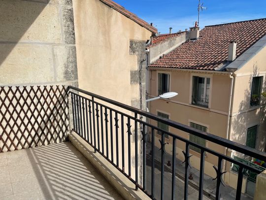 NIMES CHARLEMAGNE/BEAUX ARTS -T3 DE 75 m2 AVEC CLIMATISATION, BALCON CAVE ET PARKING - Photo 1