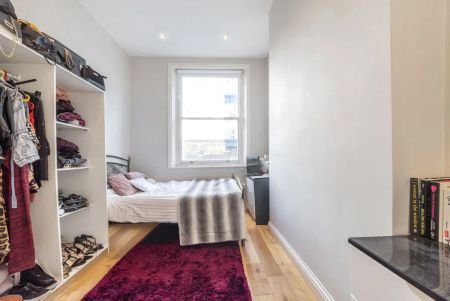 1 bedroom flat in Chalk Farm - Photo 5