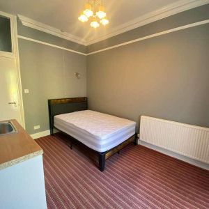 Bushey Grove Road Bushey, WD23 - Photo 2