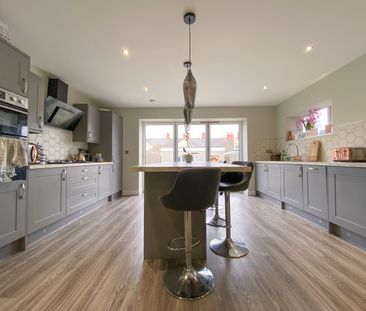 Laytonia Avenue, Heath - Photo 1