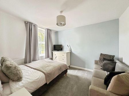 3 bedroom semi-detached house to rent - Photo 4