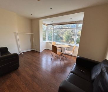 1 Bed Flat, Hendon, NW4 - Photo 2