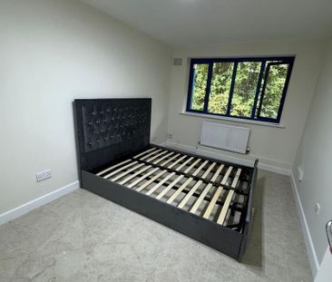 1 bedroom in a flat share to rent - Photo 3